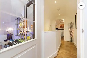 Super Large Apartment in London for Larger Groups
