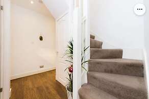 Super Large Apartment in London for Larger Groups