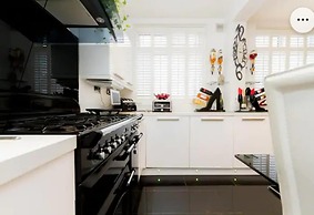 Super Large Apartment in London for Larger Groups