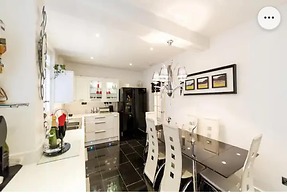 Super Large Apartment in London for Larger Groups