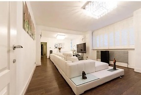 Super Large Apartment in London for Larger Groups