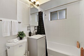 Cozy 1BR Apartment in Arlington Heights