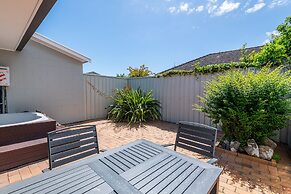 Aurora City Suites Motel