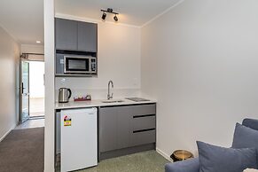 Aurora City Suites Motel