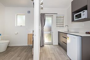 Aurora City Suites Motel