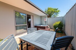 Aurora City Suites Motel