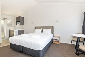 Aurora City Suites Motel