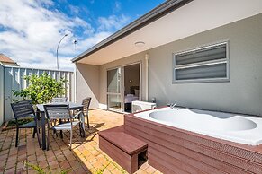 Aurora City Suites Motel