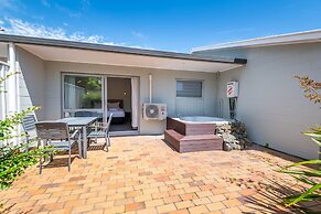 Aurora City Suites Motel