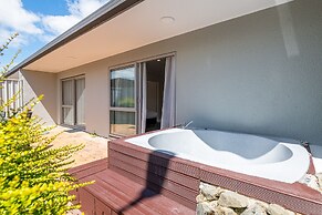 Aurora City Suites Motel