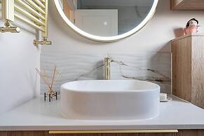 Charming Chiswick Flat by Underthedoormat