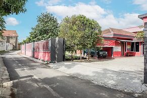 OYO Life 93342 Yasmine Guesthouse Syariah