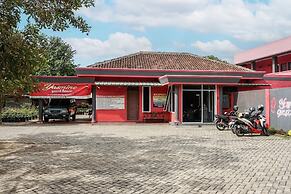 OYO Life 93342 Yasmine Guesthouse Syariah