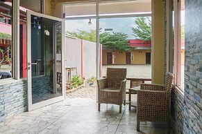 OYO Life 93342 Yasmine Guesthouse Syariah