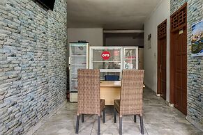 OYO Life 93342 Yasmine Guesthouse Syariah