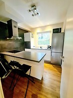 New Large 2 bedrooms with Parking