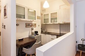 Vironas Chic Sleek Modern Studio