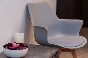 Vironas Chic Sleek Modern Studio