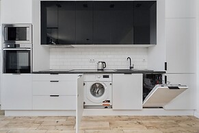 Stylish & Spacious Apartment by Renters