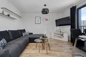 Stylish & Spacious Apartment by Renters