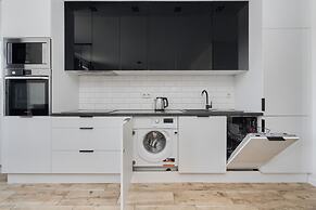 Stylish & Spacious Apartment by Renters