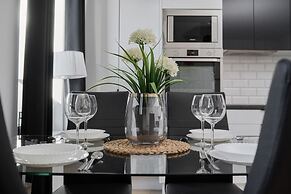 Stylish & Spacious Apartment by Renters