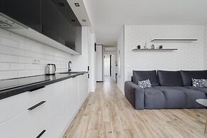 Stylish & Spacious Apartment by Renters