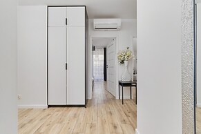 Stylish & Spacious Apartment by Renters