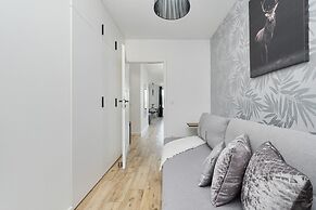Stylish & Spacious Apartment by Renters