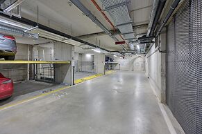 Stylish & Spacious Apartment by Renters