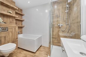 Stylish & Spacious Apartment by Renters