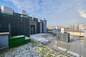 Stylish & Spacious Apartment by Renters