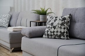 Stylish & Spacious Apartment by Renters