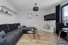 Stylish & Spacious Apartment by Renters