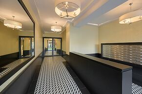 Stylish & Spacious Apartment by Renters