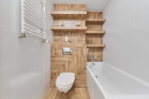 Stylish & Spacious Apartment by Renters