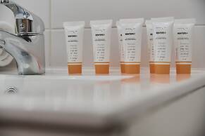 Stylish & Spacious Apartment by Renters