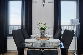 Stylish & Spacious Apartment by Renters