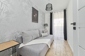 Stylish & Spacious Apartment by Renters