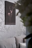 Stylish & Spacious Apartment by Renters