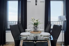 Stylish & Spacious Apartment by Renters