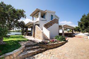 Villa Erma with pool by Wonderful Italy