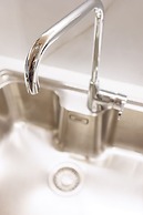 Chic & Renovated Flat Steps from Metro