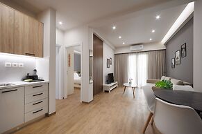 Chic & Renovated Flat Steps from Metro