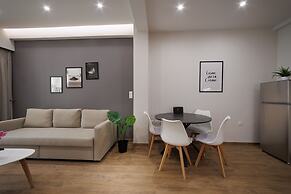 Chic & Renovated Flat Steps from Metro