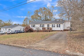 Southern Comfort Retreat In Travelers Rest 3 Bedroom Home by RedAwning