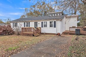 Southern Comfort Retreat In Travelers Rest 3 Bedroom Home by RedAwning