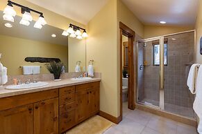 45 Thackwell Lane 4 Bedroom Townhouse by RedAwning