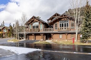 45 Thackwell Lane 4 Bedroom Townhouse by RedAwning