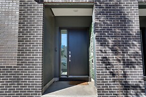 4 Mi to Center City: Philly Home w/ Rooftop Deck